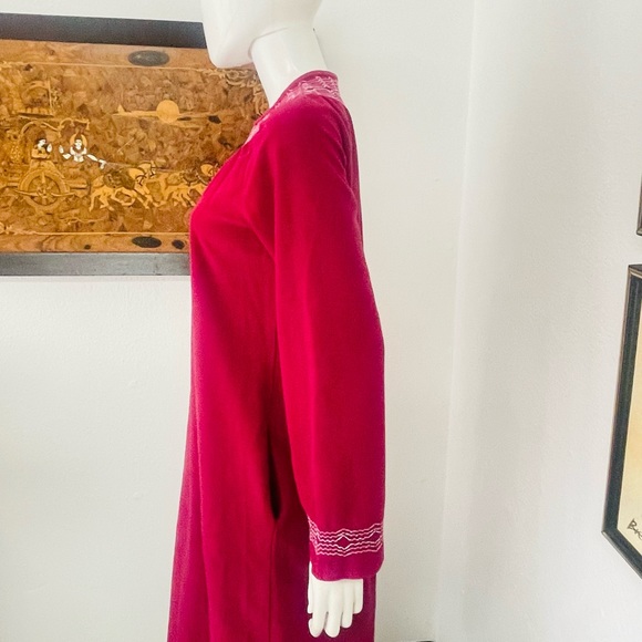 Vanity Fair Burgundy Zip Up Robe/ Housedress With Zig Zag Decoration - Picture 7 of 11